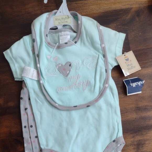 Mini Muffin. Baby Girl. Love my Mommy. 3 Piece Set. New with Tags. - Picture 1 of 4